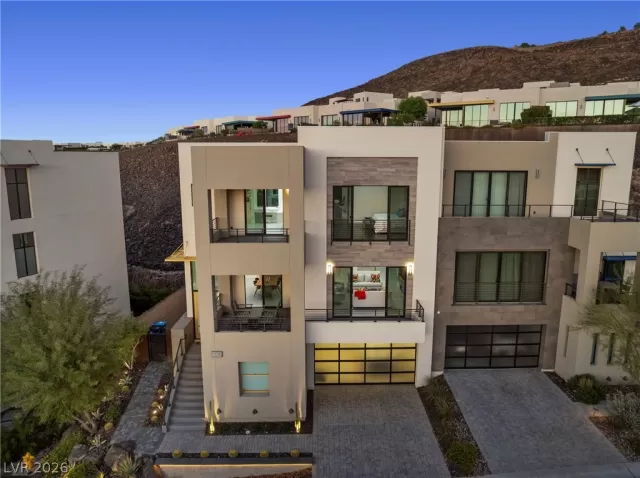 MLS: 2767023 Condo For Sale