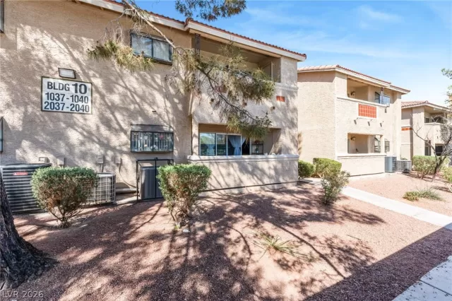 MLS: 2767075 Condo For Sale
