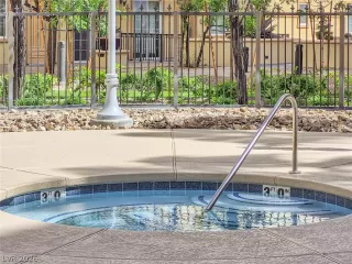 Photo #5: 2767125 Listing