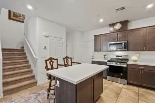 Photo #5: 2767219 Listing