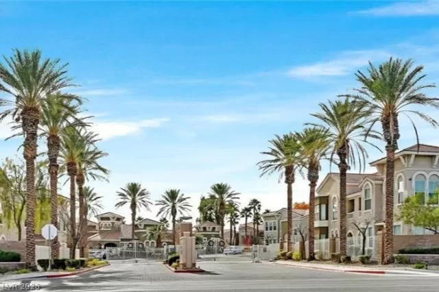 MLS: 2767387 Condo For Sale