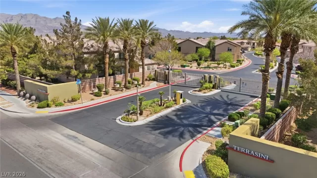 MLS: 2767483 Condo For Sale