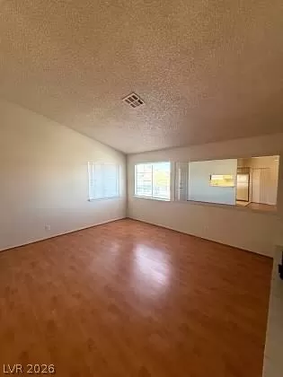 Photo #6: 2767515 Listing