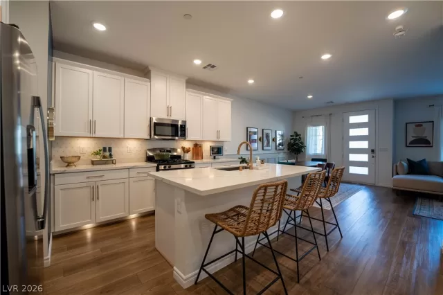 MLS: 2767685 Condo For Sale