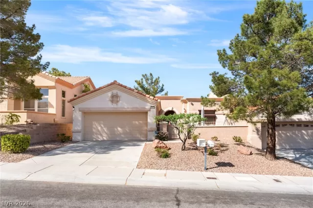 MLS: 2767752 Condo For Sale