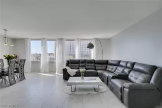 Photo #4: 2767755 Listing