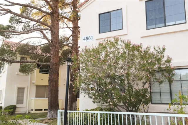 MLS: 2767833 Condo For Sale