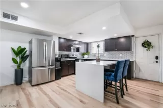 Photo #6: 2767892 Listing