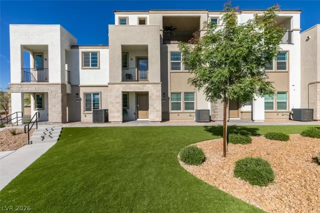 MLS: 2767914 Condo For Sale