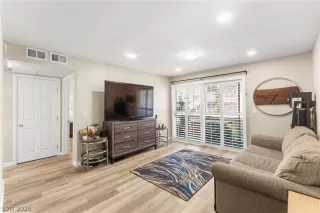 Photo #1: 2768084 Listing 