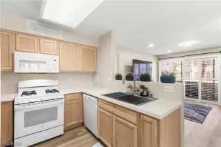 Photo #2: 2768084 Listing 