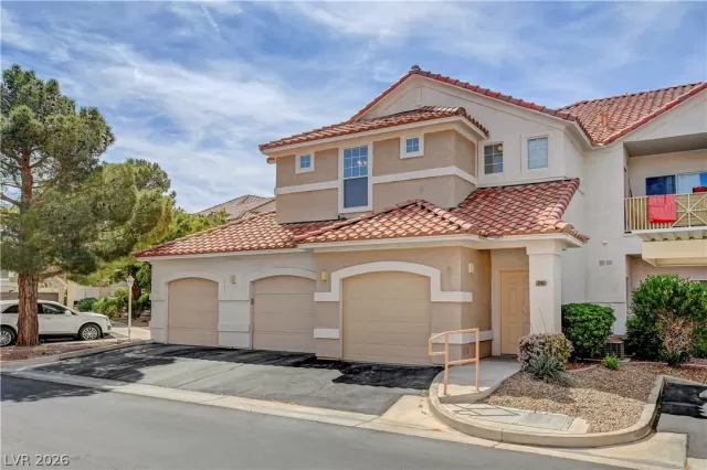 MLS: 2768111 Condo For Sale