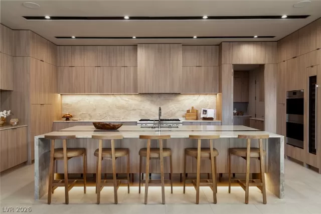 MLS: 2768151 Condo For Sale