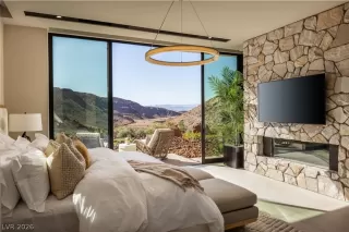 Photo #5: 2768151 Listing