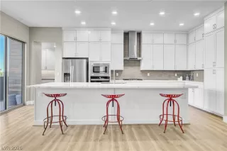 Photo #2: 2768224 Listing