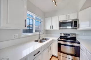 Photo #1: 2768261 Listing 