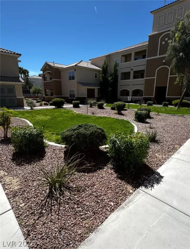 MLS: 2768263 Condo For Sale