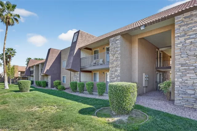 MLS: 2768298 Condo For Sale