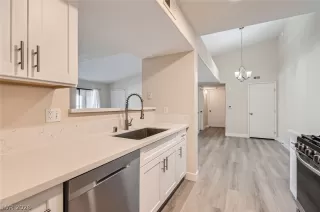 Photo #5: 2768418 Listing 