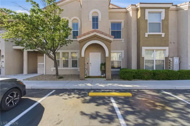 MLS: 2768528 Condo For Sale