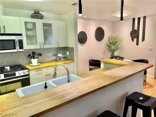 Photo #1: 2768575 Listing 