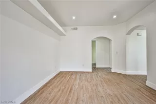 Photo #5: 2768689 Listing