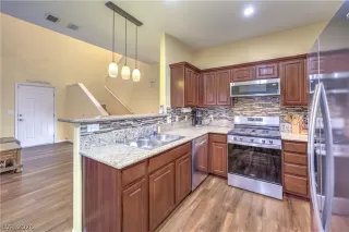 Photo #4: 2769515 Listing