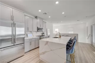 Photo #4: 2769613 Listing