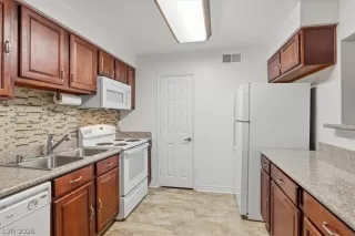 Photo #5: 2769623 Listing