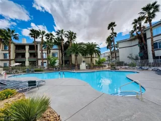 Photo #3: 2769681 Listing
