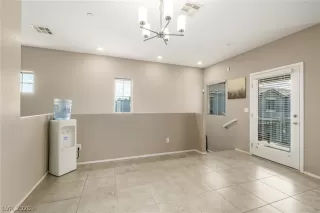 Photo #5: 2769976 Listing