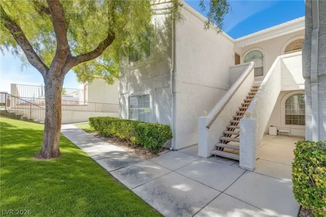 MLS: 2770015 Condo For Sale