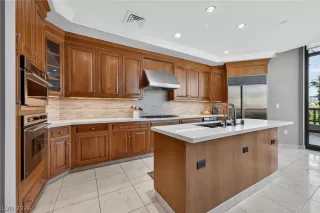 Photo #5: 2770072 Listing 