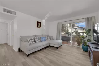 Photo #3: 2770080 Listing 