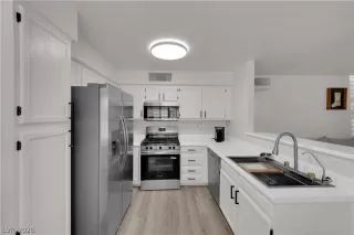 Photo #5: 2770080 Listing 