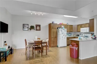 Photo #6: 2770146 Listing