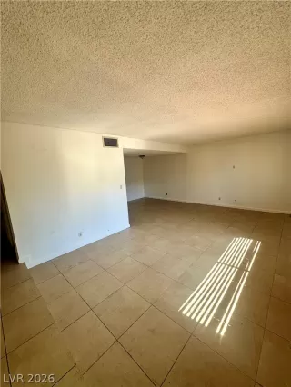 Photo #3: 2770237 Listing 