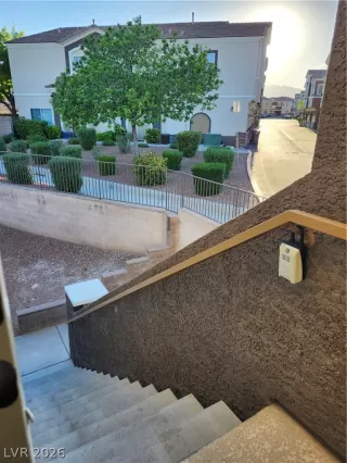 Photo #4: 2770635 Listing