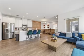 Photo #6: 2770662 Listing