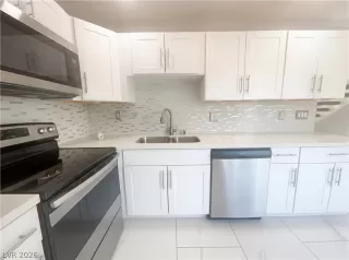 Photo #3: 2770672 Listing