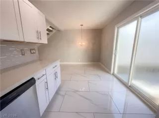 Photo #4: 2770672 Listing