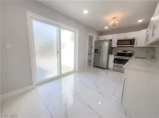 Photo #6: 2770672 Listing