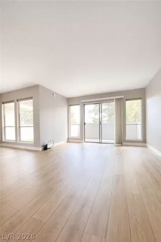 Photo #4: 2770691 Listing