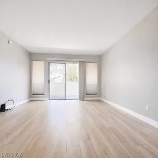 Photo #5: 2770691 Listing