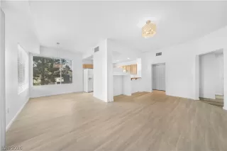 Photo #4: 2770747 Listing