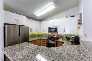 Photo #3: 2770763 Listing 