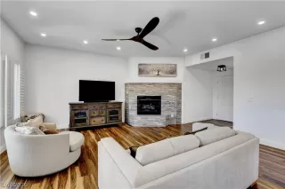 Photo #5: 2770806 Listing