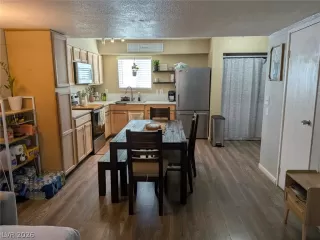 Photo #5: 2770813 Listing 