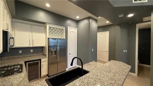 MLS: 2770814 Condo For Sale