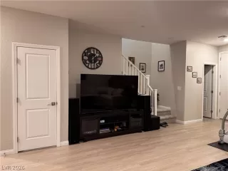 Photo #5: 2770847 Listing 